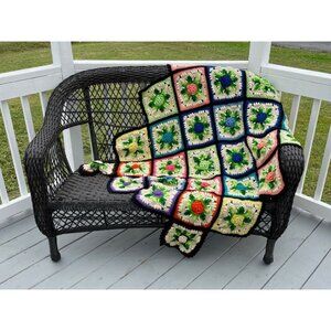 Vintage Handmade 3D Rose Grannysquare Crochet Afghan Blanket